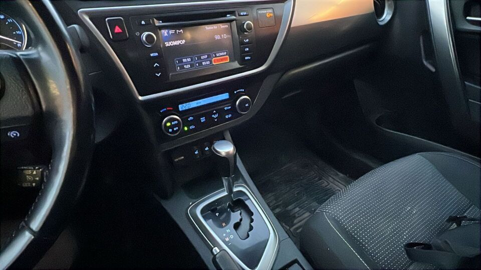 Toyota Auris vaihtoauto