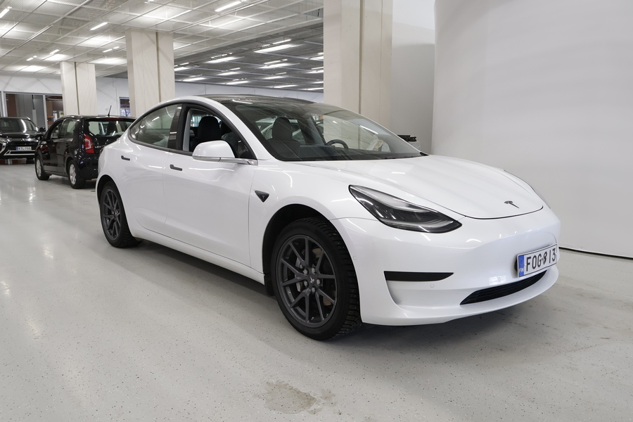 Tesla Model 3 vaihtoauto