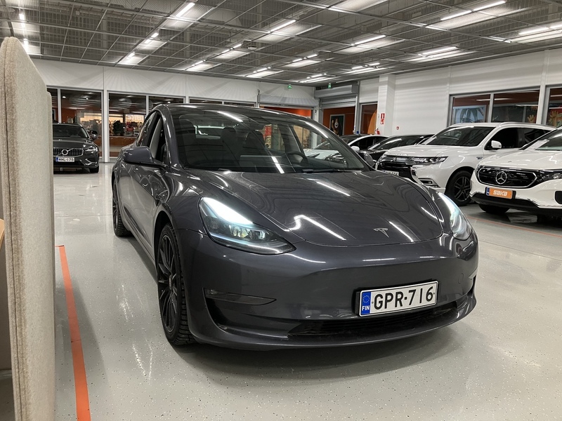 Tesla Model 3 vaihtoauto