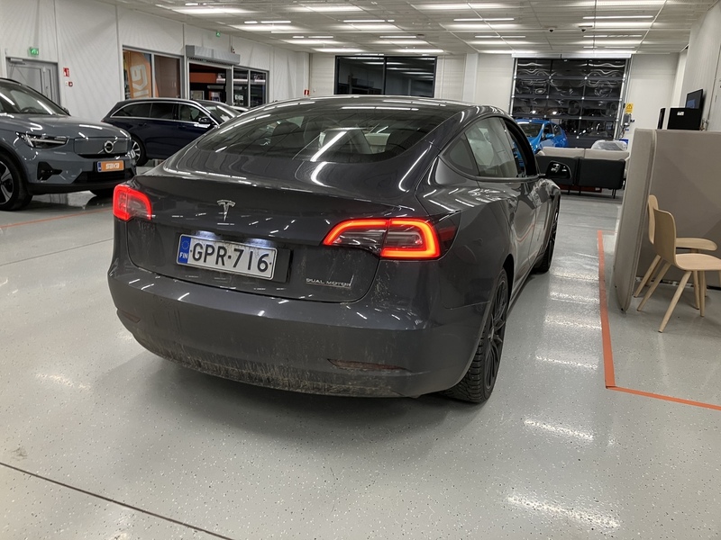 Tesla Model 3 vaihtoauto
