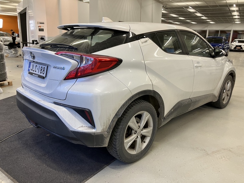 Toyota C-HR vaihtoauto
