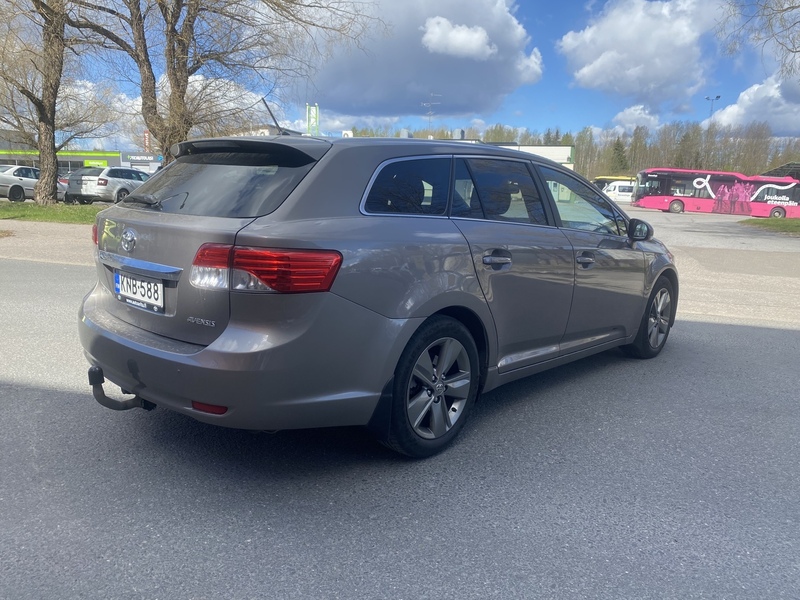 Toyota Avensis vaihtoauto