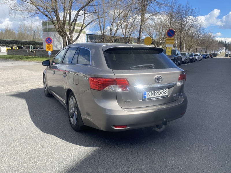 Toyota Avensis vaihtoauto