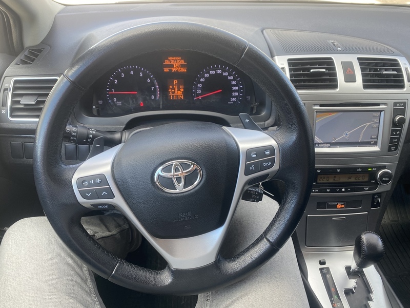 Toyota Avensis vaihtoauto