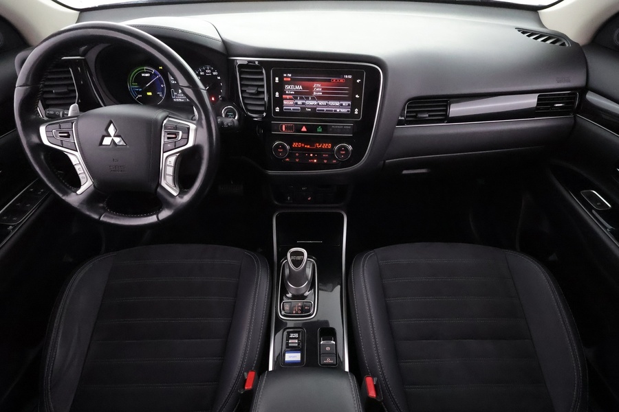 Mitsubishi Outlander PHEV vaihtoauto