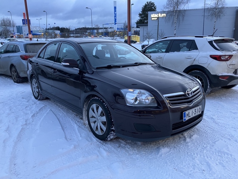 Toyota Avensis vaihtoauto