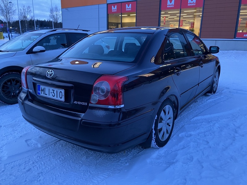 Toyota Avensis vaihtoauto