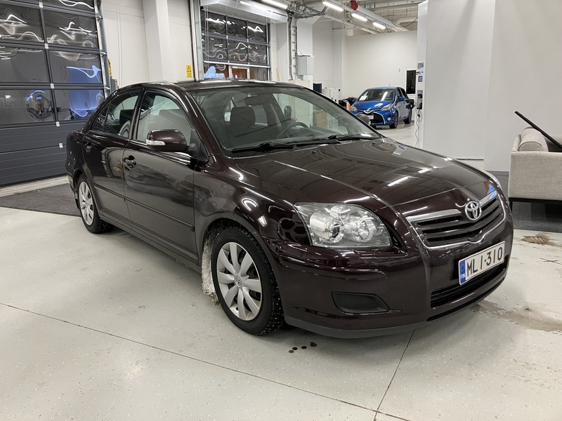 Toyota Avensis vaihtoauto