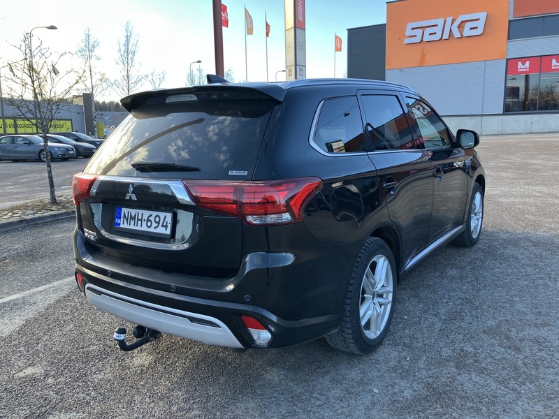 Mitsubishi Outlander PHEV vaihtoauto