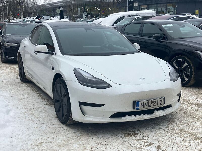 Tesla Model 3 vaihtoauto