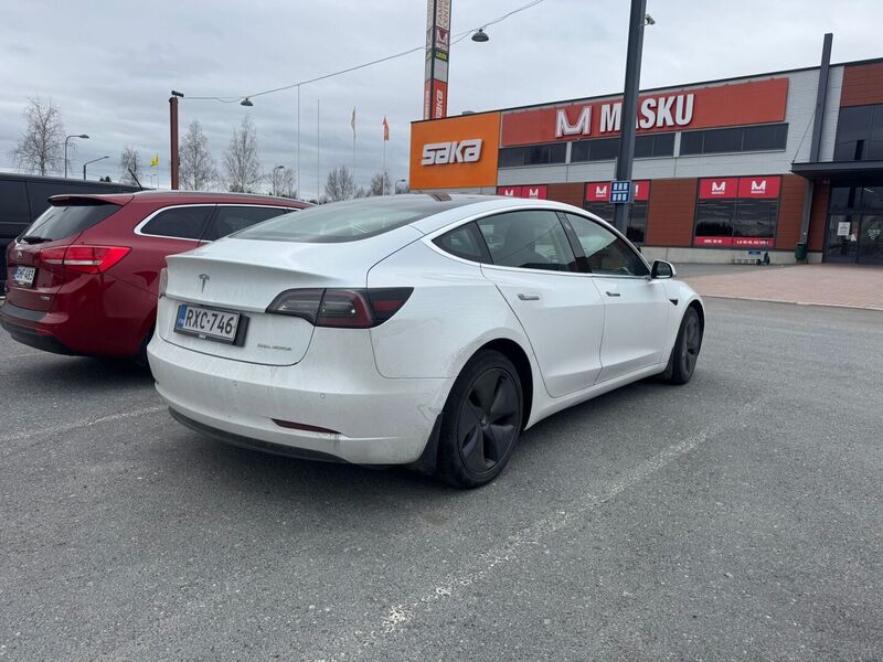 Tesla Model 3 vaihtoauto