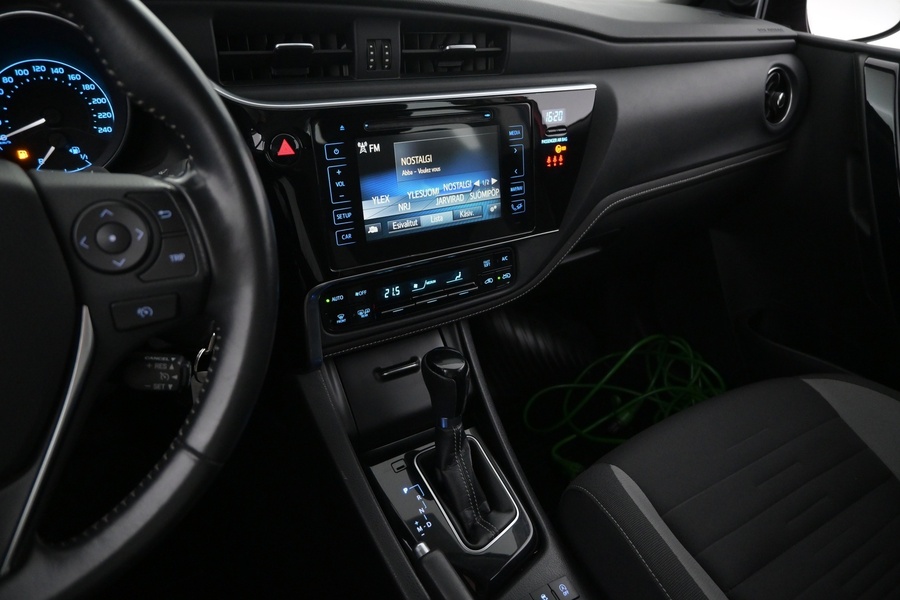 Toyota Auris vaihtoauto