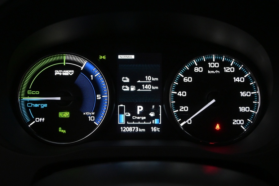 Mitsubishi Outlander PHEV vaihtoauto