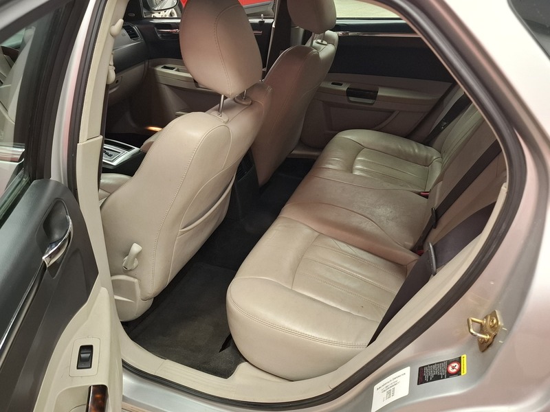 Chrysler 300C vaihtoauto