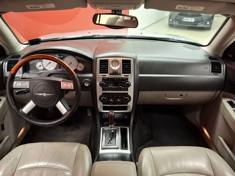 Chrysler 300C vaihtoauto