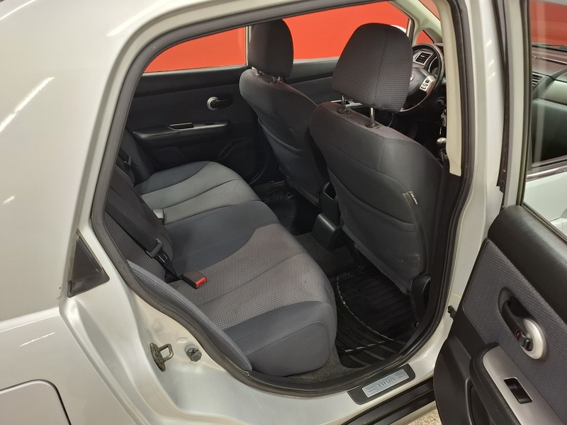 Nissan Tiida vaihtoauto