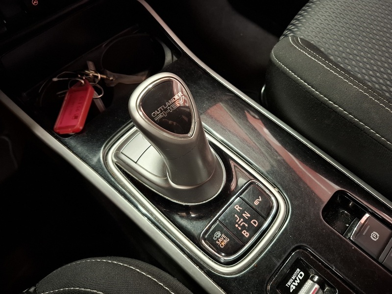 Mitsubishi Outlander PHEV vaihtoauto