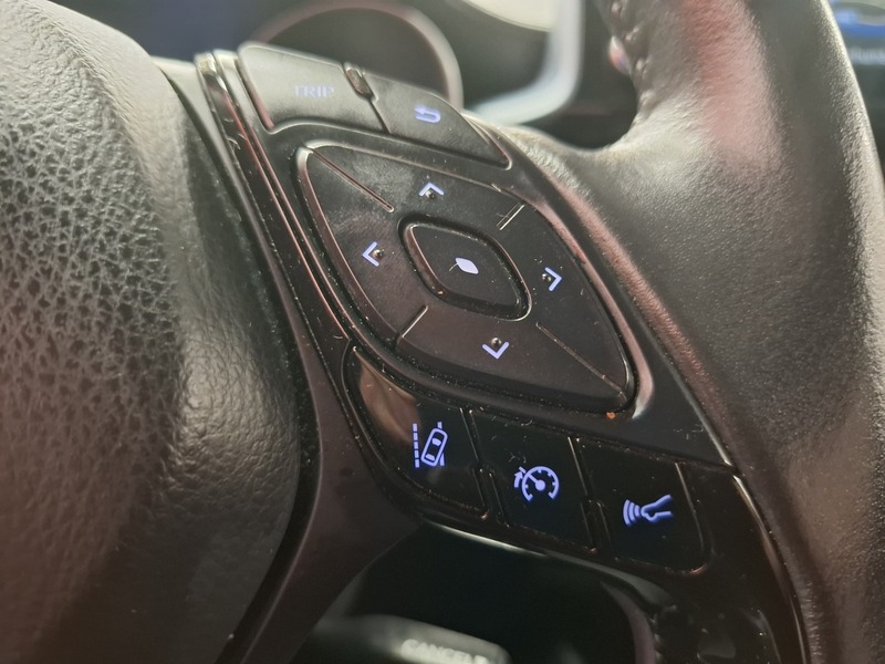 Toyota C-HR vaihtoauto