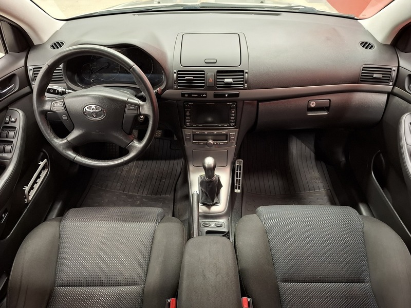 Toyota Avensis vaihtoauto