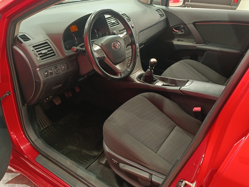 Toyota Avensis vaihtoauto