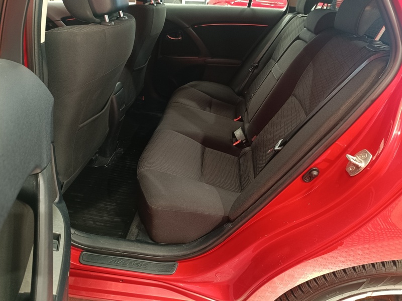 Toyota Avensis vaihtoauto