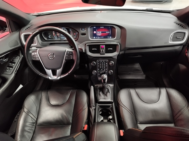 Volvo V40 Cross Country vaihtoauto