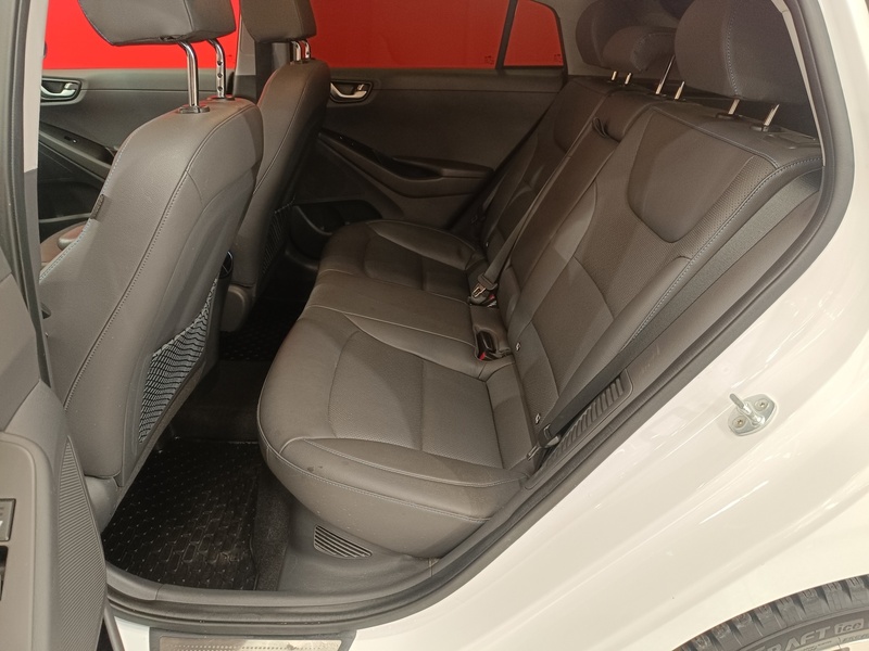 Hyundai IONIQ plug-in vaihtoauto