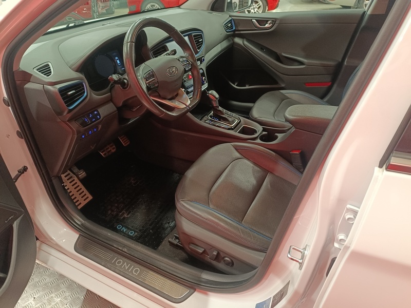 Hyundai IONIQ plug-in vaihtoauto