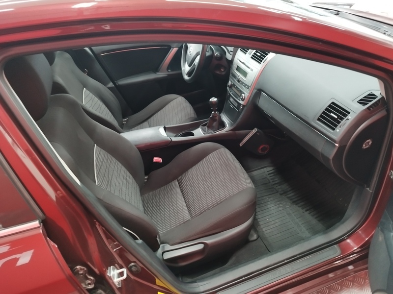 Toyota Avensis vaihtoauto