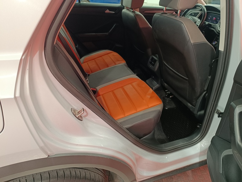 Volkswagen T-Roc vaihtoauto