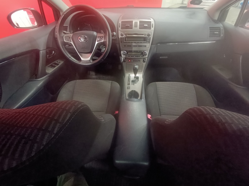 Toyota Avensis vaihtoauto