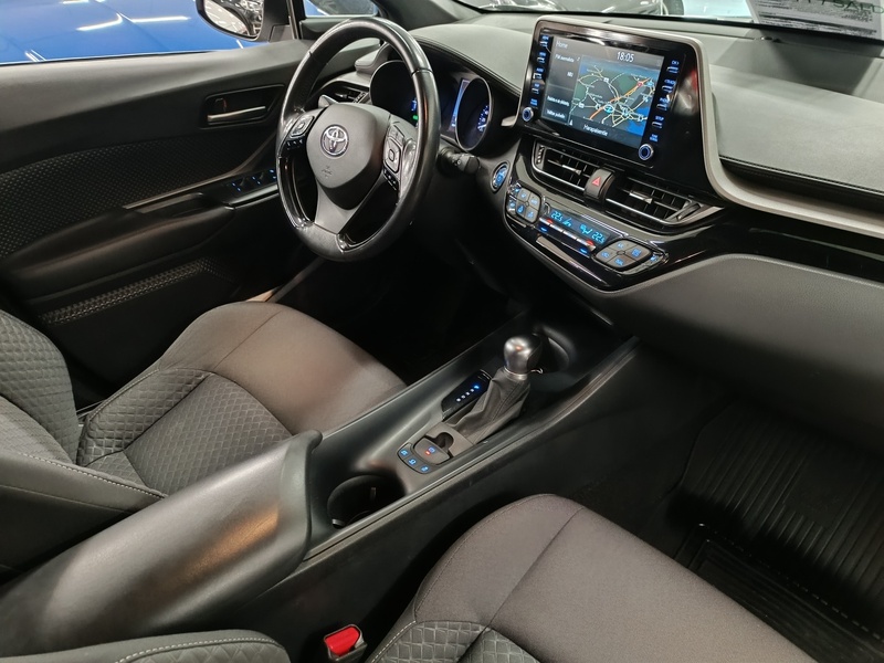 Toyota C-HR vaihtoauto