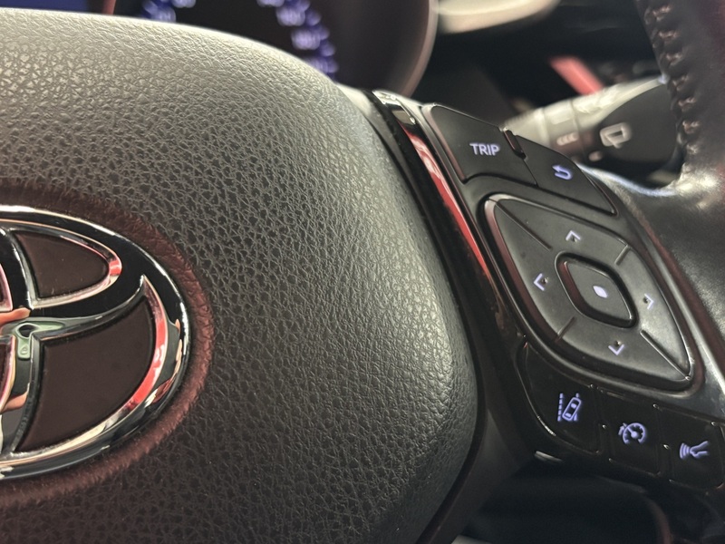 Toyota C-HR vaihtoauto