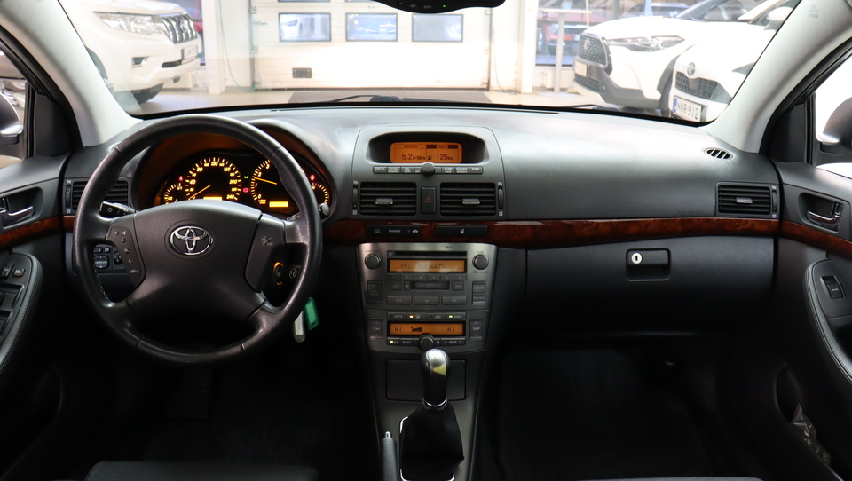 Toyota Avensis vaihtoauto