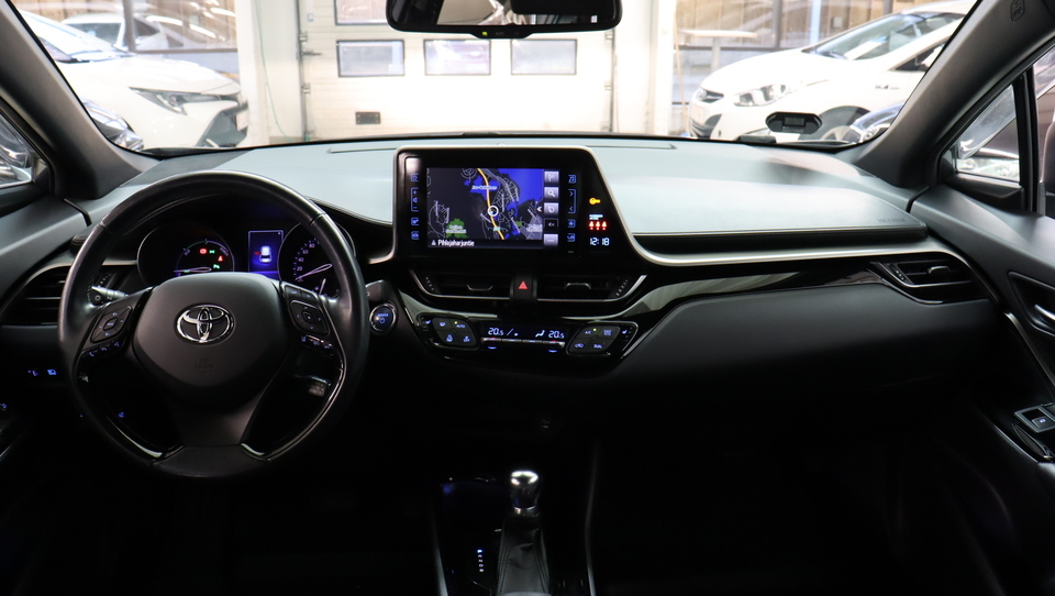 Toyota C-HR vaihtoauto