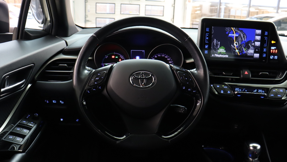 Toyota C-HR vaihtoauto