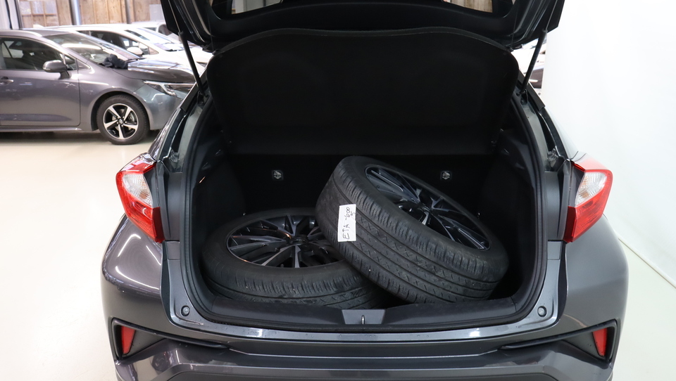 Toyota C-HR vaihtoauto