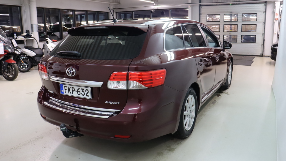 Toyota Avensis vaihtoauto