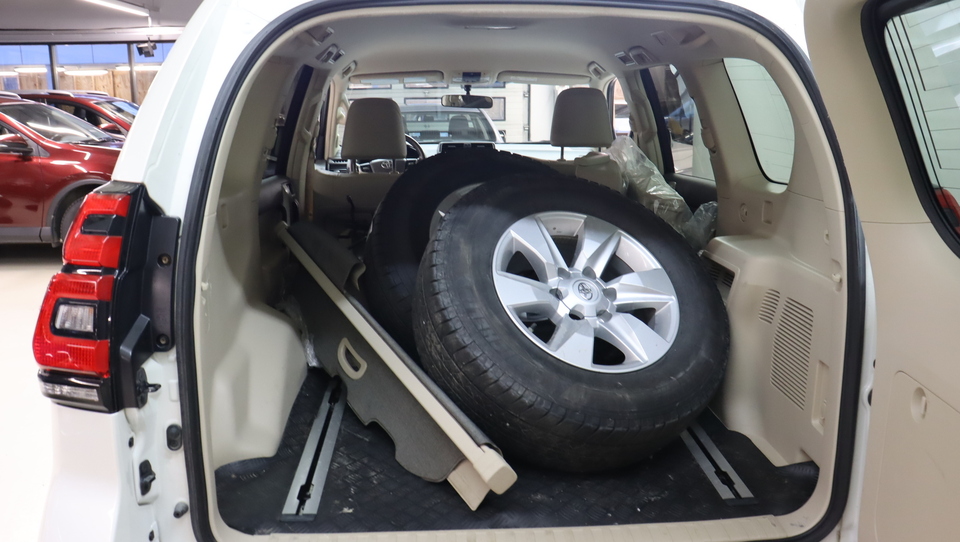 Toyota Land Cruiser vaihtoauto