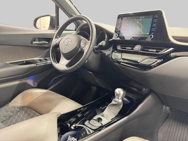 Toyota C-HR vaihtoauto