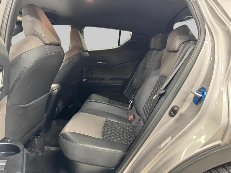 Toyota C-HR vaihtoauto