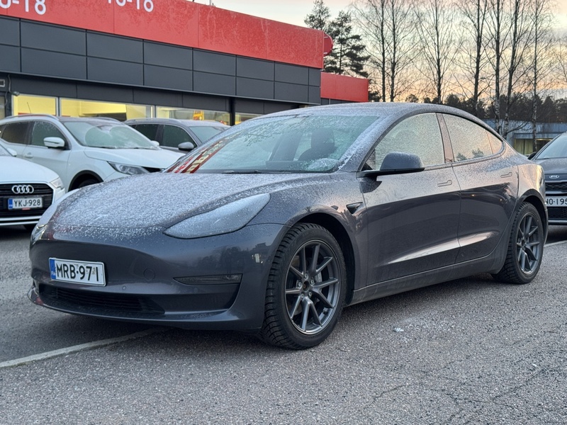 Tesla Model 3 vaihtoauto