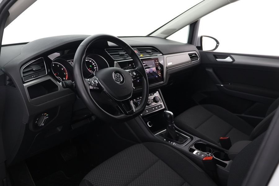Volkswagen Touran vaihtoauto