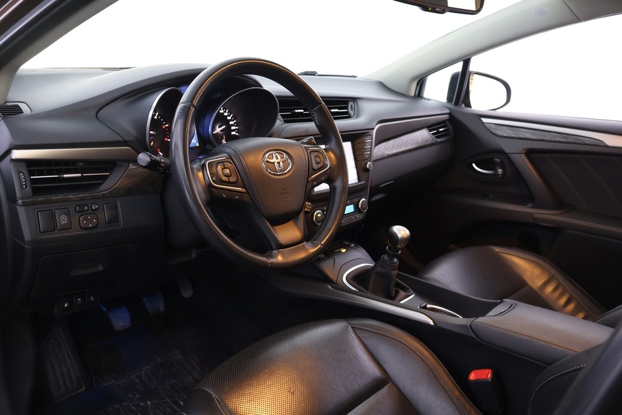 Toyota Avensis vaihtoauto