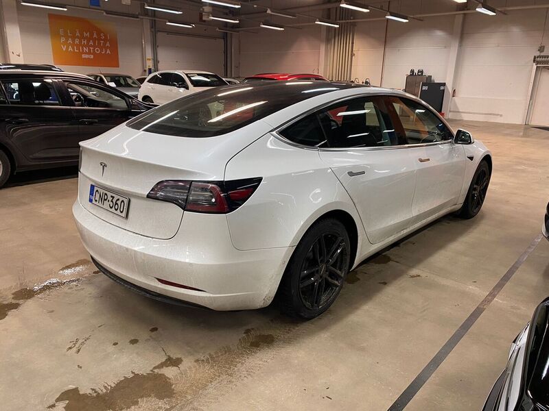 Tesla Model 3 vaihtoauto