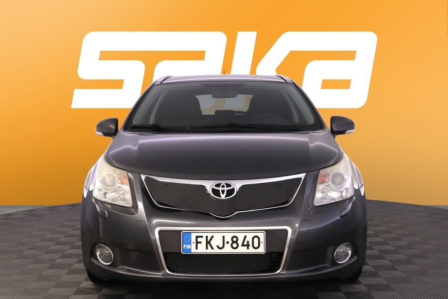 Toyota Avensis vaihtoauto