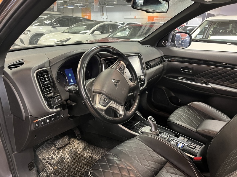 Mitsubishi Outlander PHEV vaihtoauto