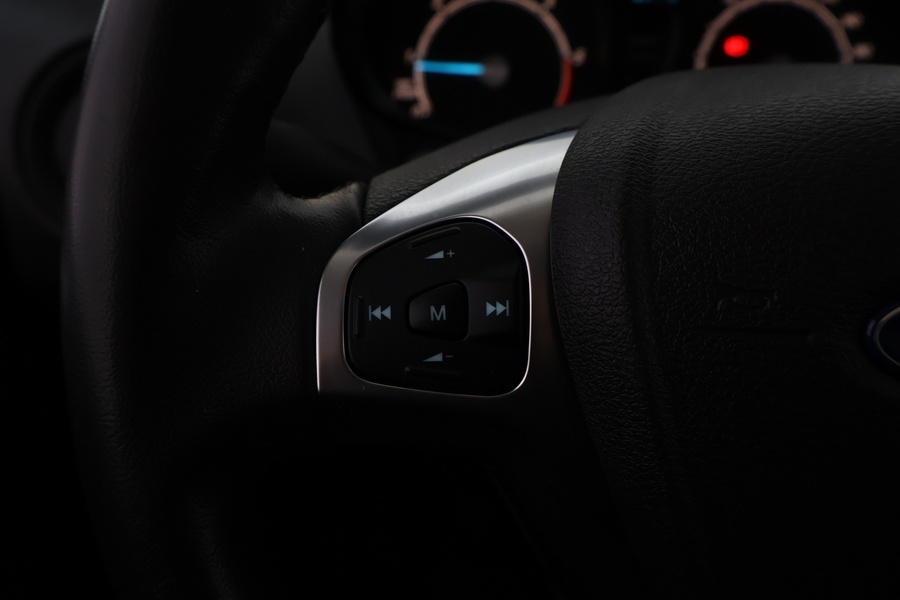 Ford Transit Courier vaihtoauto