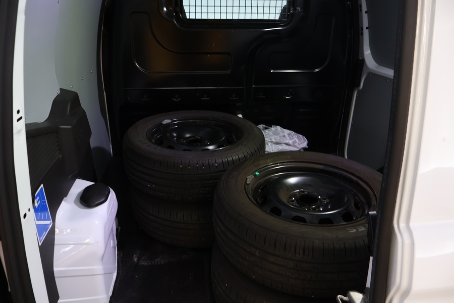 Ford Transit Courier vaihtoauto