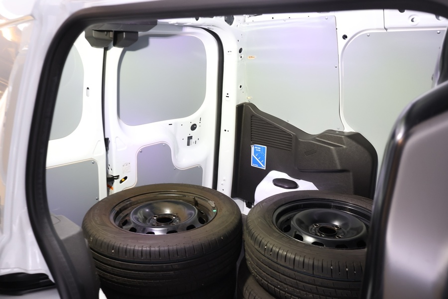 Ford Transit Courier vaihtoauto